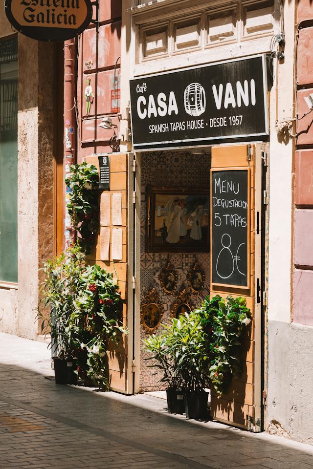 How to Enjoy the Spanish Bar Culture Like a Local